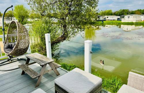 Exquisite Lake lodge in Hoburne Holiday Resort - Valentino Rose Lodge - Foto 71