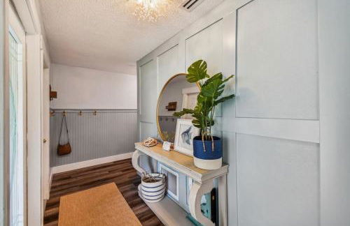 Luxury heated-pool home blocks from the beach - Foto 17