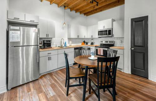 Charming & Spacious Hideaway by Downtown Bryan - Photo 7