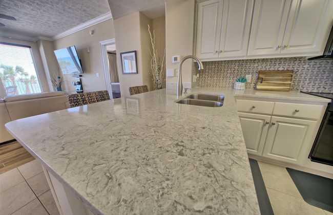 Astonishing Oceanfront Condo with Oversized Balcony to Enjoy Amazing Gulf View - Unit 0204 by RedAwning - Foto 13