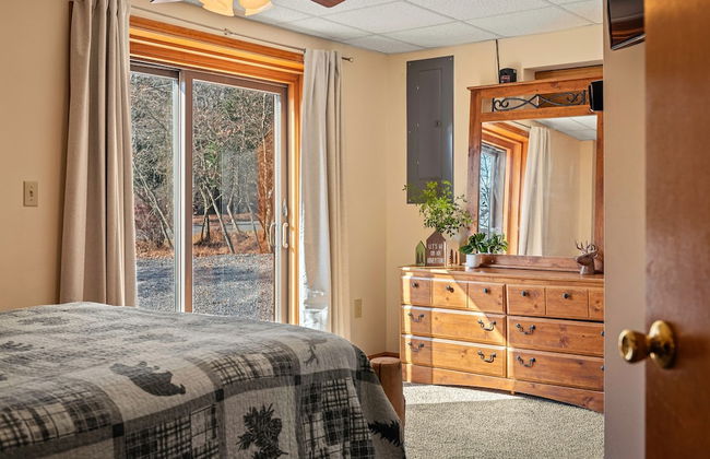 Lake View Chalet by Avantstay Lake Access Deck - Photo 43