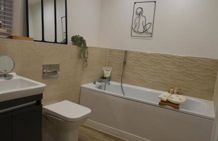 Spacious 5 Bed Home with a Cinema Room, Open Plan Living - Foto 15