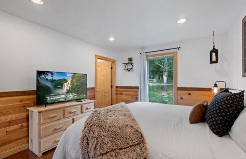 Trails End Cabin with a hot tub fire pit & indoor pool - Foto 21