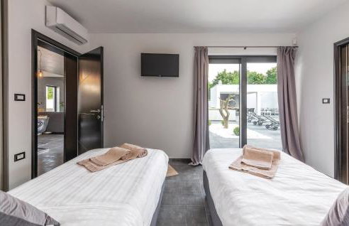 Stunning Home In Sivati - Photo 49