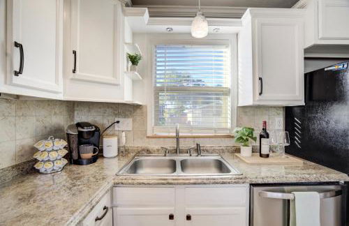 Charming 2BR Retreat - Pet Friendly! - Foto 16