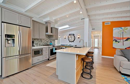 Shores Perfection - Spa, AC, Pet Friendly, Parking, Fire Pit & Massive Private Yard! - Foto 79