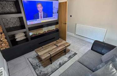 Modern 2 Bedroom Private Detached Cottage With HotTub - Foto 13