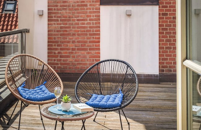 Golden Angel Suites by Adrez Living - Photo 17