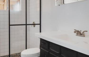 Spacious 4-bedroom cabin on secluded private land - Foto 19