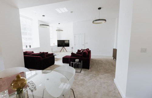 Grade II Mill Townhouse in Leeds with Free Parking which Sleeps 6 - Photo 16