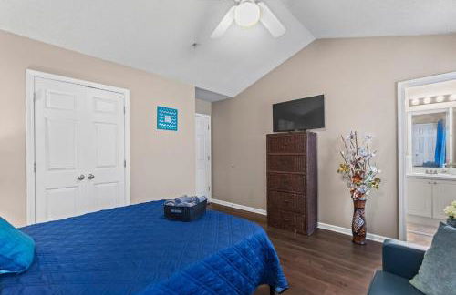 Spectacular Quiet Townhome with Modern Comfort - Foto 22