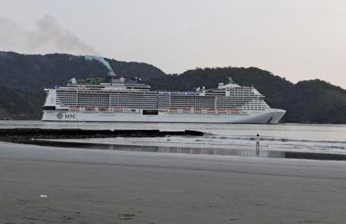 Apto em Santos com AR e Wi-Fi na rua da praia - Foto 12