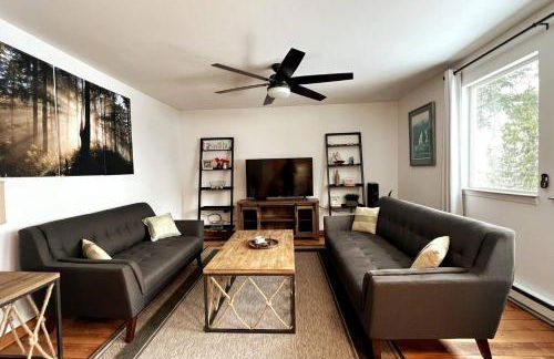 Ocean & Mountain View Home, near Downtown Juneau - Foto 3