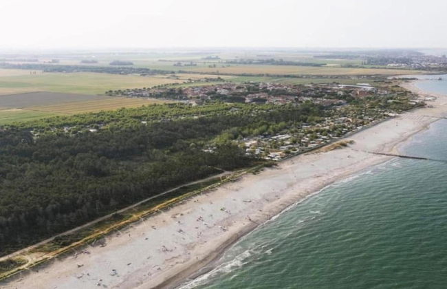 Nice Chalet with Terrace near Sea - Foto 39