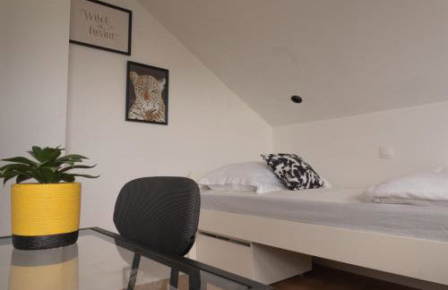 Deja View - Photo 39