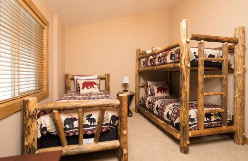 Big Bear Village View Haus is a large pet and kid friendly chalet with hot tub located a short walk to village - Foto 32