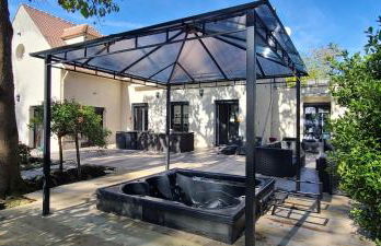 230m2 sur 3800m2 - jacuzzi 6 places - 16pers max - Foto 1