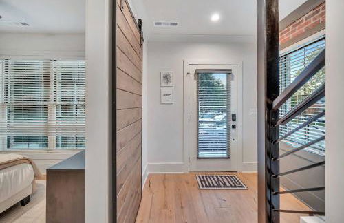 New 2 Luxe Townhomes with Rooftops Sleeps 24 - Foto 23