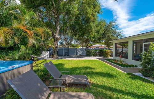 Renovated 2BR Home - Hot Tub, Gym & Beach Nearby - Foto 26