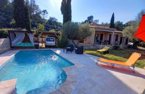 Provencal villa with pool, 1500m2 grounds - Foto 1