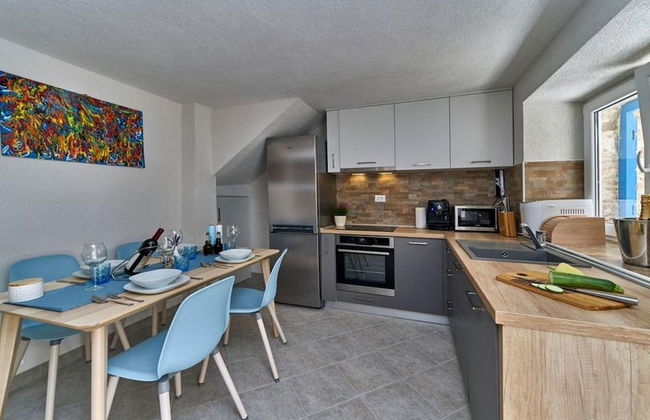 Elegant Stone House With Jacuzzi, Terrace, and Private Yard in Solta - Foto 4