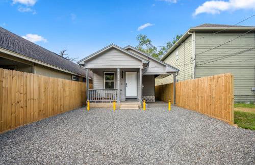 HTX Ultra Chiic Suite #1 - Photo 4