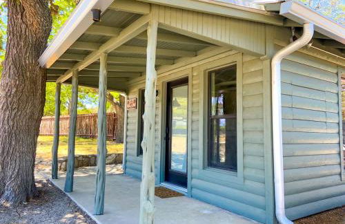 Pet-Friendly Glamping Cabin, with River Access in Ingram, Texas - Foto 19