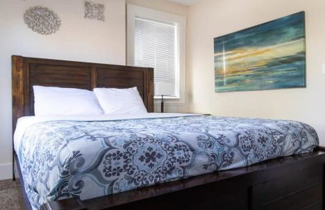 Cozy 3BR Townhome Perfect Location ABODEbucks - Foto 27