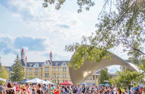 Condo at The Commons - Foto 18