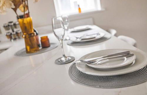 Stylish 2 Bed with Parking, 5 Min Walk to Windsor - Foto 5