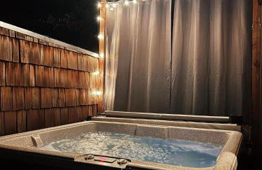 Clarity Cabin A-Frame Sanctuary w Hot Tub Fireplace Grill AC Hammock Chairs Fire Pit Pets OK - Foto 39