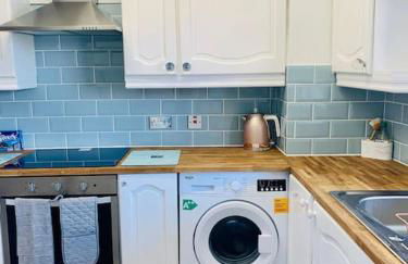 Aylesbury Apartment for Contractors and Holidays - FREE Parking for cars and vans - Foto 19