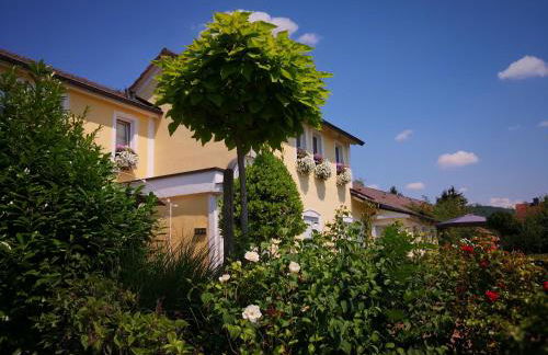 BALTHAZAR IPHOFEN, ohne Frühstück, nähe MARKTPLATZ, KNAUF GIPS KG und ConneKT, Weingut Wirsching, TV mirroring 55" Zoll, Wifi, mit Garten & Terrassen - Foto 8