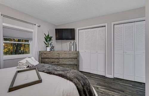 Renovated Lake Cabin with Fire Pit and Kayaks - Photo 25