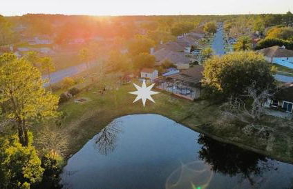 Ultimate Backyard Oasis, Heated Pool, Spa and Lake - Foto 37