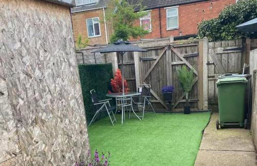 Cosy 2 Bed House - Sleeps 3 Parking & Garden - Foto 27