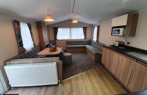 Cozy 3 bedroom Caravan, Sleeps 8, at Parkdean Newquay Holiday Park - Foto 20