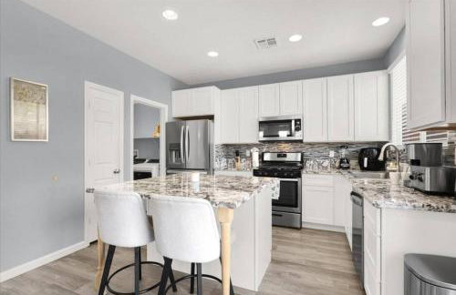 4BR Family Oasis with Gym and BBQ Near Vegas Strip - Photo 4