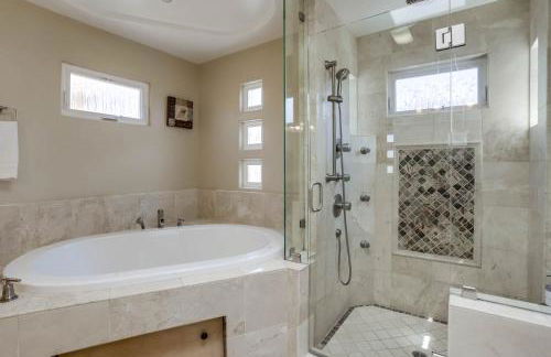 Stunning Ocean View Home w Rooftop Terrace, Firepit, Fast Wifi, AC & Parking! - Foto 21