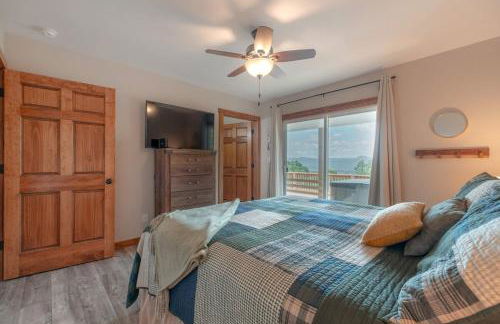 Sunset Cabin Privacy, Views, HotTub, Firepit, BBQ, Pets - Photo 13