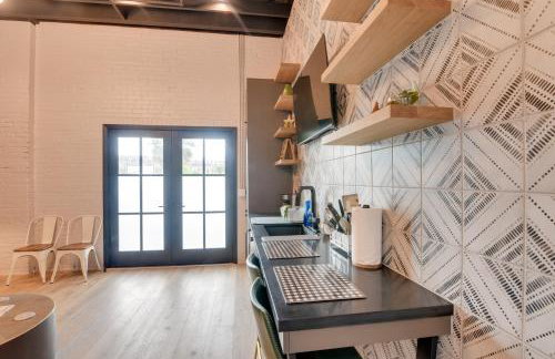 Walk to Strand Historic District Stylish Dtwn Gem - Foto 11