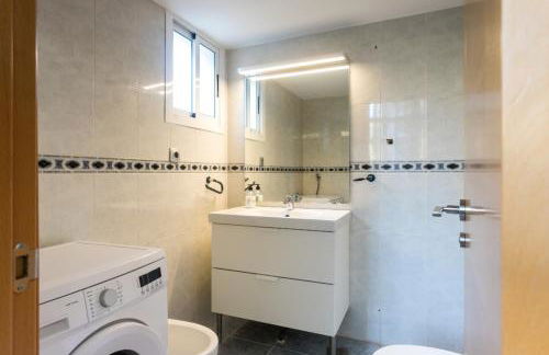 Beachside Apartment with Beautiful Sea Views - Photo 14