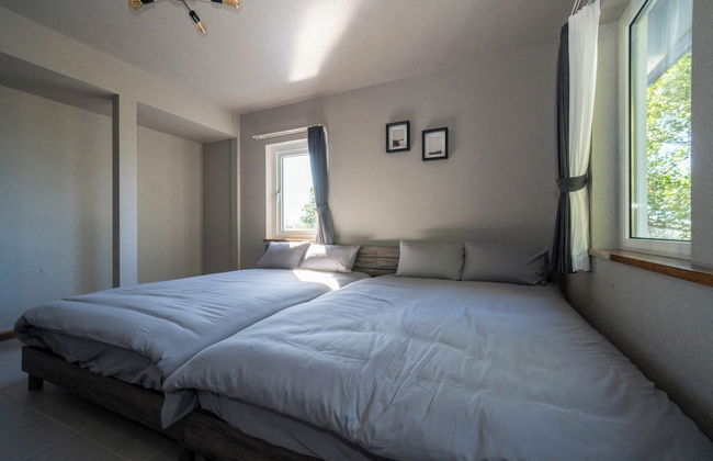 THE CHATEAU - Photo 29