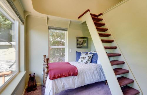 On McKenzie River! Home with Scenic Sunroom - Foto 18