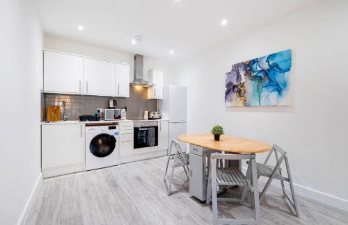 Luxurious 1 Bed Serviced Apartment with Wi-Fi - Photo 5