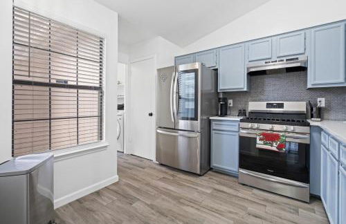 Spacious Family Home in Round Rock w Private Yard - Photo 28