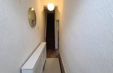 Business Friendly 2BR House Sleeps 5, Wi-Fi, Workspace & Free Parking - Foto 13