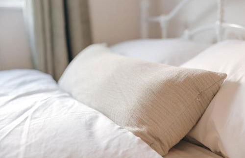 Quaint Georgian house with Parking & Huge Garden 10 mins walk from town - Photo 19