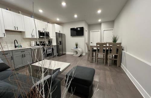 Charming 3BR 2BA with Private Patio - Foto 1