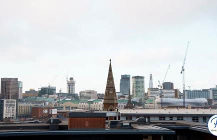 Penthouse - Amazing City Skyline Views - Balcony - FREE extra 2 hours - FREE Parking - Utilita Arena - Bullring Shopping - New St Station- Super King Size Bed - Foto 35